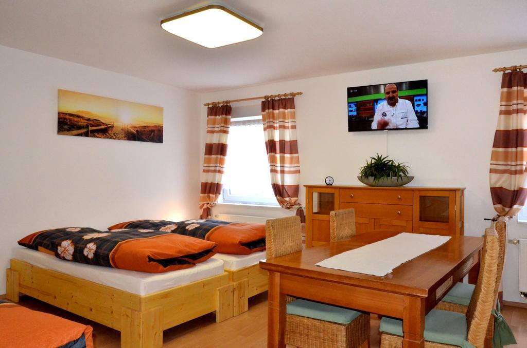 Pension Becker อาร์นส์แบร์ก ภายนอก รูปภาพ